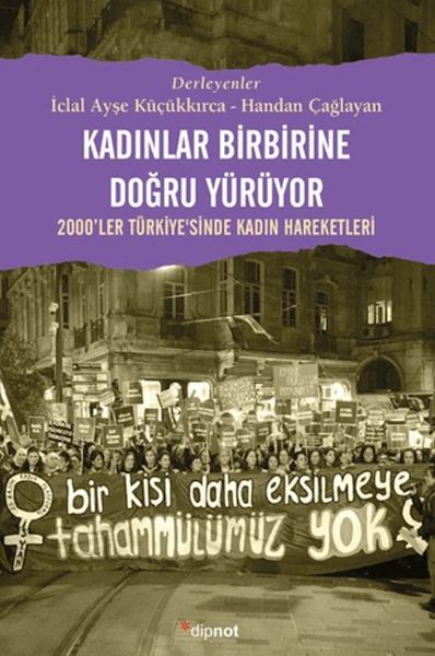 Kadınlar Birbirlerine Doğru Yürüyor-zoom-